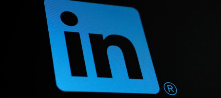¿Qué poner en el titular de LinkedIn para que te encuentren los recruiters?
